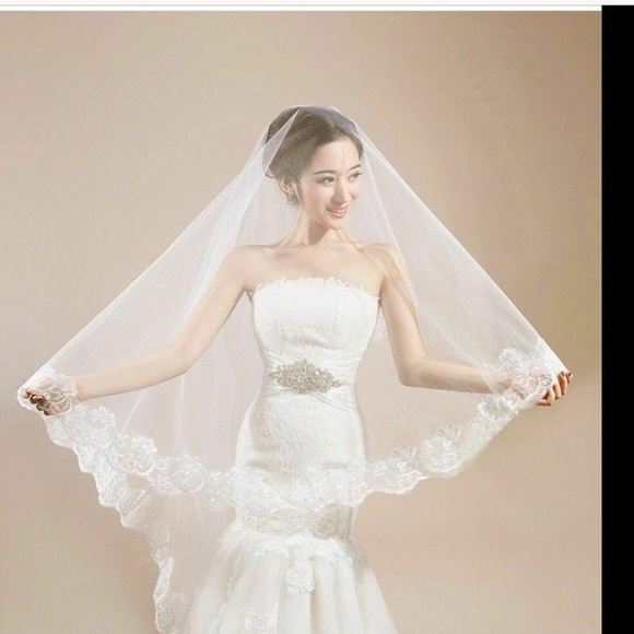 NEW Beautiful veil with lace trim no comb - Picture 3 of 7